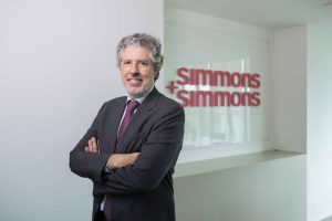 Simmons & Simmons ficha a Juan Calvente